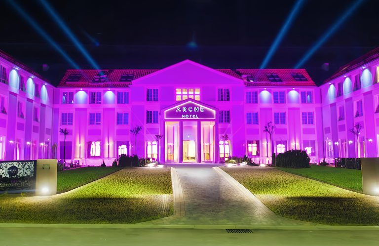 To Boost Birth Rate, Polish Hotel Offers Free Celebrations for Couples Who Conceive On-Site 
